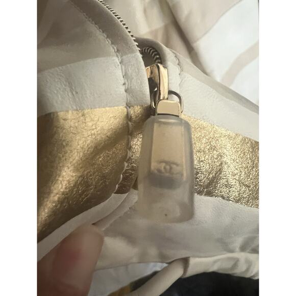 Chanel Lambskin Leather Jacket Women's Size 36 Beige & Gold Stripe Detail Zip - Picture 16 of 16